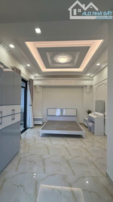 Nhà Biệt Thự 1 Trệt 2 Lầu 7x11m hẻm đường Lê Thị Chợ Giá 28 Triệu