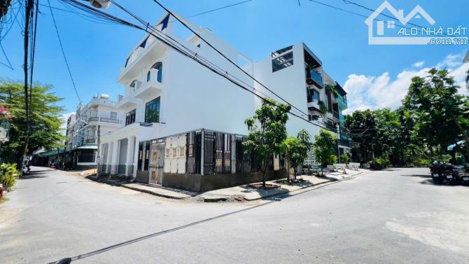 HẠ 700 TRIỆU , Giá còn : 8 tỷ ( thương lượng trực tiếp chủ ) - Diện tích : 105m2