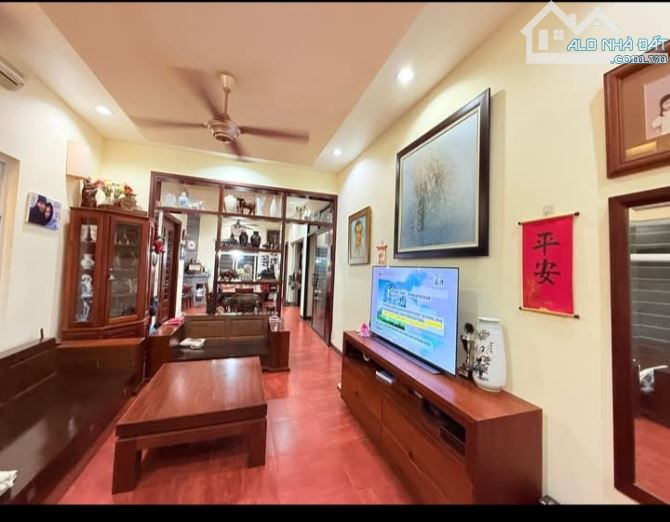 Cần bán nhà biệt thự Mỹ Đình , diện tích 200m, 4tầng full nội thất.