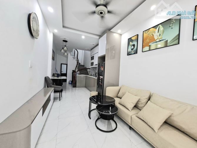 Bán Nhà Quang Trung -Hà Đông, 33mx 4 tầng, Ô tô đỗ cửa. 30m ra đường Quang Trung, 7,9 tỷ