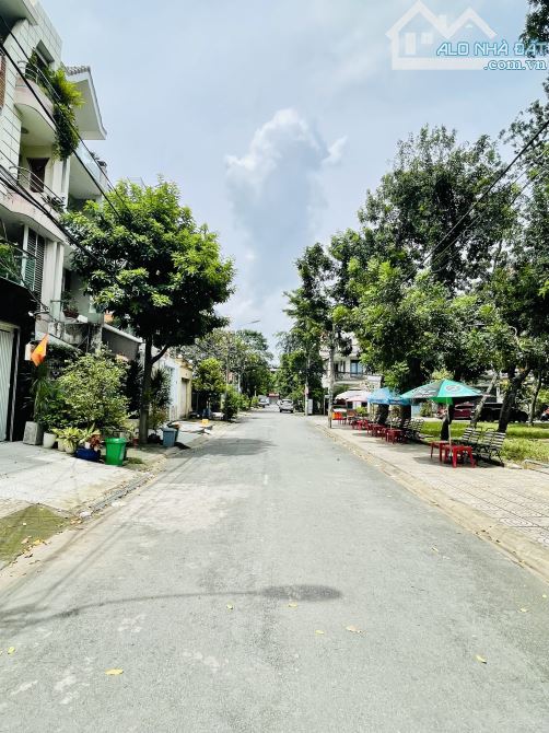 Khu Tên Lửa - View công viên - 4x20m - 4 tầng - 4PN - Nội thất cao cấp
