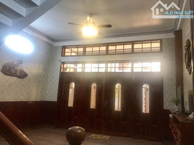 Bán nhà 1 mê nội bộ oto 10mét nguyễn thị minh khai phường nvc 81m2 ngang 5,5m giá 5,5tỷ