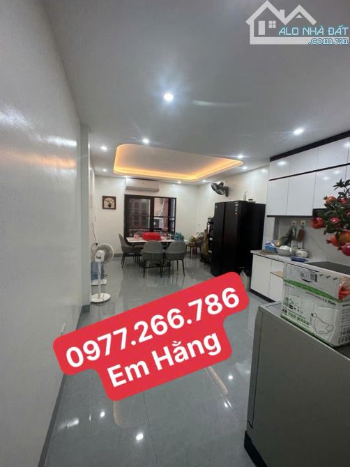 Vĩnh Hưng/ Đông Thiên, Ô tô đỗ cửa, vị trí cực đẹp 45m2/5T, SĐCC chỉ hơn 9 tỷ