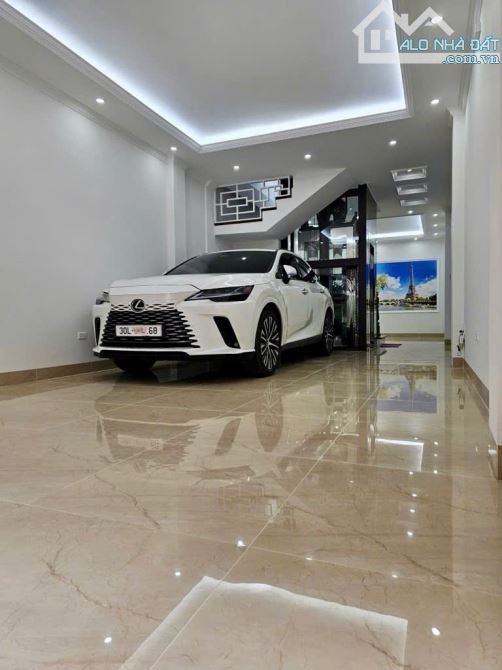 PHÂN LÔ PHÙNG CHÍ KIÊN, 2 Ô TÔ 7 CHỖ NGỦ TRONG NHÀ, VỈA HÈ, THANG MÁY, 80M2, SỔ ĐẸP