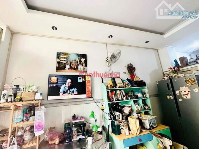 Nhà Hẻm 3 Gác 2// Ngô Quyền, P.5, Quận 10 | 4 x 8 | Trệt 2 Lầu ST | 2PN 3WC | Giá 15tr