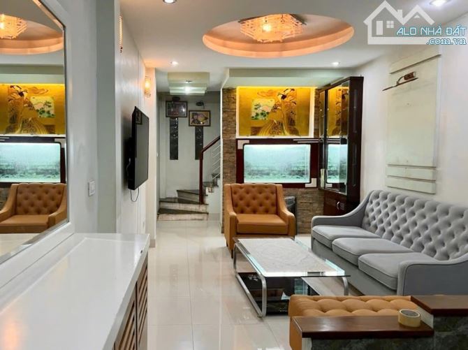 Cho thuê nhà VĂN CAO, Liễu Giai. 15 triệu/tháng. Phù hợp ở hộ gia đình, nhóm ít người