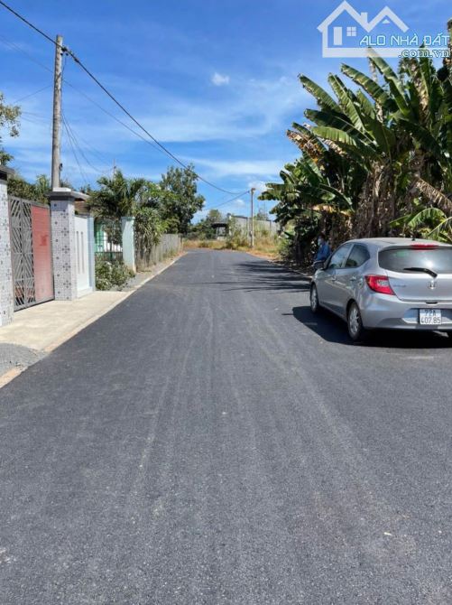 🏘️🏘️Chính chủ gửi bán lô đất THỊ TRẤN ĐẤT ĐỎ  Mặt tiền đường nhựa , kế quán hương quê