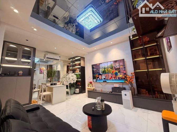 Hiếm Bán - Nội Thất Cao Cấp - Tt Bưu Điện - Chùa Láng - Dt: 68m2/2PN*nhỉnh 4 tỷ
