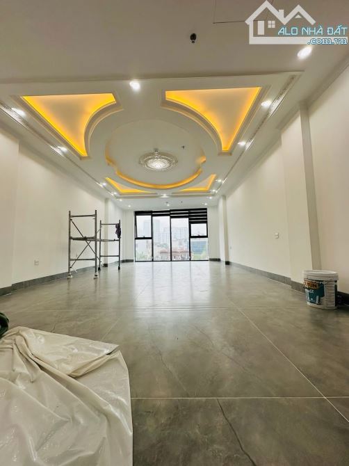 Bán tòa văn phòng phố Trần Thái Tông – 65m – MT 5,5m – 8 tầng thang máy – Giá 36.5 tỷ