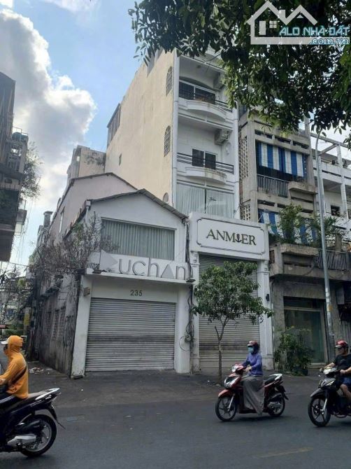 Bán nhà Vị Trí MT Quốc Hương, Thảo Điền - 8,8x25 - CN 224m2 - Giá 45 tỷ