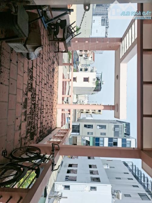 1 Lý Phục Man,Q7. DT:268.1m2, 3Tầng, Ngang 10x 27m, Giá 22 tỷ TL
