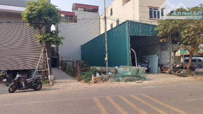 Mặt phố Chính Trung Trâu Quỳ giá cực sốc
