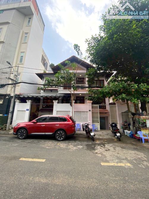 Biệt Thự Hẻm Xe Hơi – Tô Hiến Thành, P.13, Quận 10.DT: 6.35x23m. hầm, 3 lầu,st. giá 29 tỷ