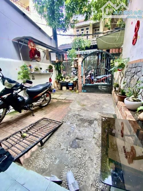 Nhà hẻm trục đường Xóm Chiếu (sát chợ ẩm thực 200) - Quận 4, giá đầu tư