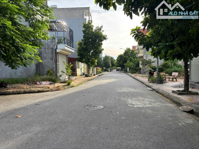 Bán đất TĐC Tràng Cát tặng nhà cấp 4 đầy đủ thiết bị, diện tích 60m2 giá chỉ 2 Tỷ880tr.