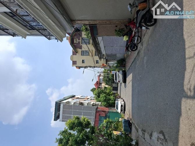 Bán nhà Phố Ái Mộ , Bồ Đề , cách 1 nhà đường ô tô tránh , Full nội thất