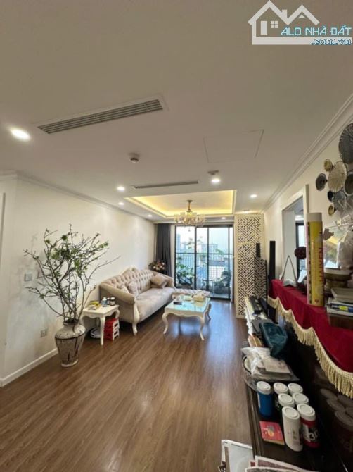 BÁN CĂN HỘ CHUNG CƯ - C18, 655 Lạc Long Quân 101m²- 3 ngủ 2VS -view Hồ Tây - Giá 8.65 tỷ