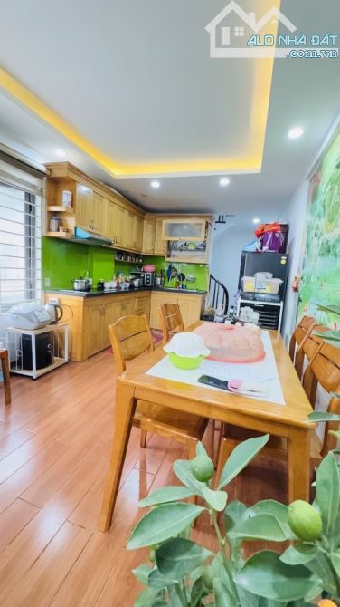 HOÀNG ĐẠO THÀNH – LÔ GÓC 2 THOÁNG – Ô TÔ TRÁNH – KINH DOANH ĐỈNH 34 M2.