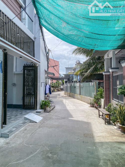 BÁN NHÀ XÂY MỚI ĐẸP KIÊN CỐ HẺM Ô TÔ GẦN CHỢ CẦU VÁN