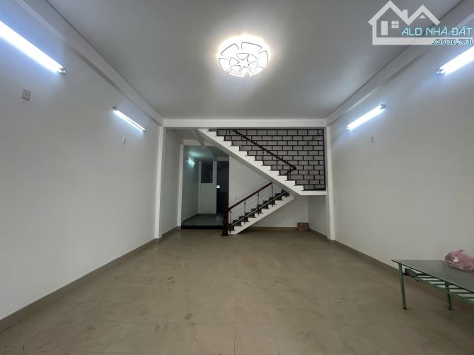 BÁN NHÀ 2 tầng 2 mê kiên cố MẶT TIỀN ĐƯỜNG HỒ TÙNG MẬU GẦN BIỂN NGUYỄN TẤT THÀNH