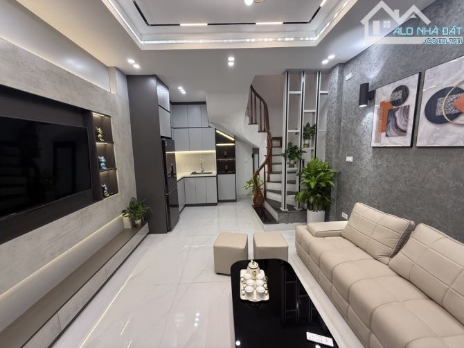 Bán nhà trung tâm Hai Bà Trưng, Full nội thất, ngõ nông thẳng, cách oto 30M 6.2 tỷ