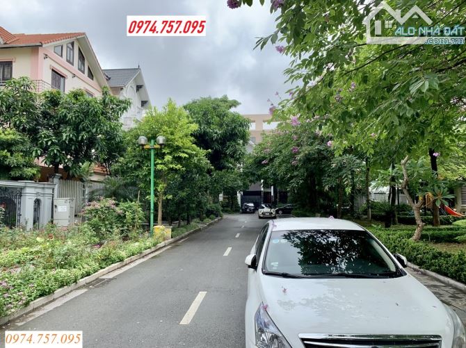 Giá cực rẻ, bán biệt thự KĐT Sài Đồng Long Biên, lô góc, mặt công viên, 3 mặt đường, 153m2