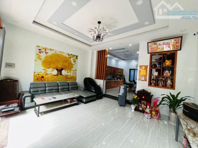 Q2 - NHÀ ĐẸP GẦN LÊ VĂN THỊNH - 96M2, NGANG 6M - 4 TẦNG, TẶNG NỘI THẤT - NHỈNH ÍT 9 TỶ TLC