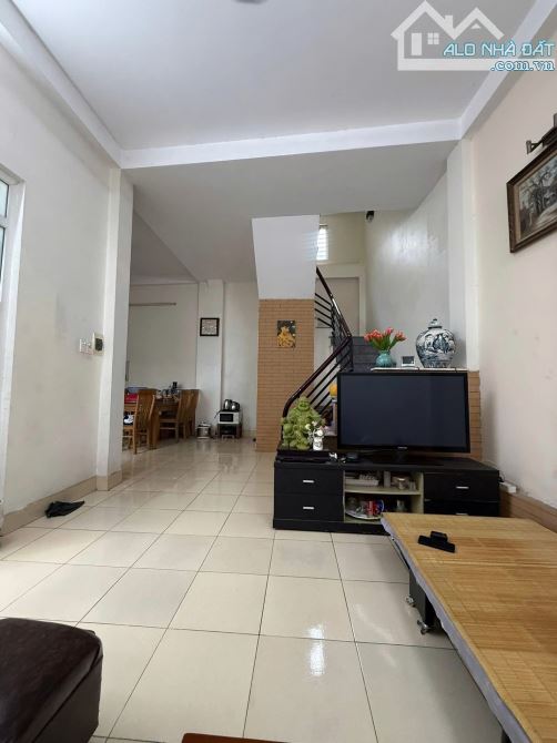 Bán Nhà Thuỵ Khuê, Gần Phố, Gần Hồ, Ở Ngay, Mặt Tiền Rộng, Vị Trí Đắc Địa, Sổ Đỏ Chính Chủ
