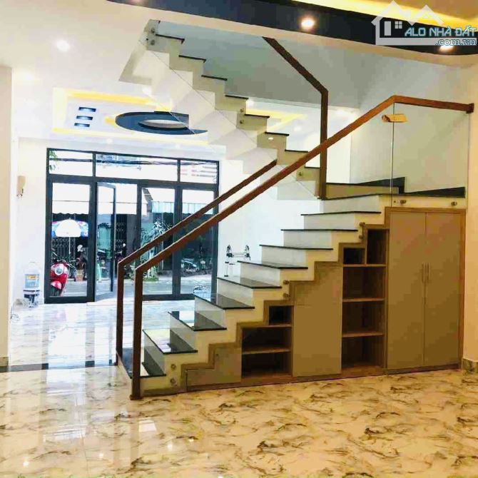 NHÀ 3 TẦNG SIÊU THOÁNG - MẶT TIỀN SÁT NGUYỄN TẤT THÀNH - GẦN HÀ KHÊ - NHỈNH 6.x TỶ