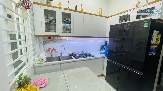 Bán Nhà 3 Tầng Gần Biển Hòn Chồng – Vĩnh Hải, Bắc Nha Trang – Sân Ô Tô, Nội Thất Cao Cấp