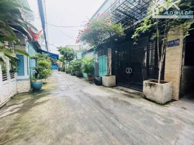 Nhà cấp 4 ngang gần 9m dài 32m, hẻm xe hơi tiện xây CHDV Huỳnh Tấn Phát - Bùi Văn Ba