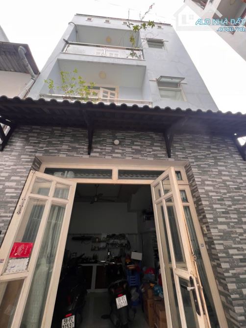 NHÀ ĐẸP 3 TẦNG NGAY CHỢ BÀ QUẸO TRƯỜNG CHINH TÂN BÌNH - 22M2 NGANG 4.6M- SHR. CHỈ HƠN 3 TỶ