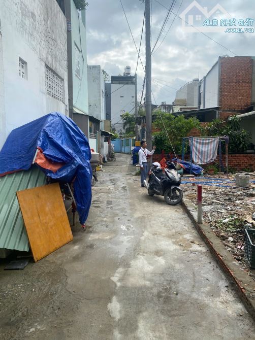 Bán đất hẻm xe ô tô, đất vuông vức, giá đầu tư.