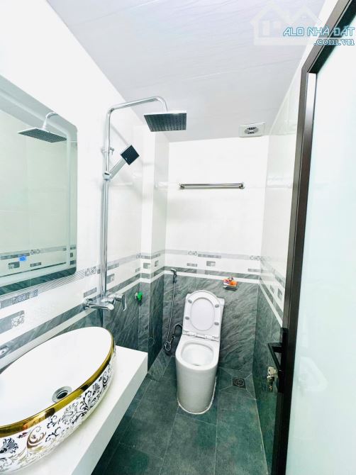 CHỈ 6.7 TỶ CÓ NGAY NHÀ ĐẸP KHƯƠNG TRUNG 30M2 FULL NỘI THẤT, GẦN HỒ GẦN Ô TÔ ĐỖ