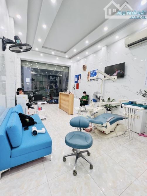 Hiếm bán! Mặt phố Nguyễn Trãi, vỉa hè, KD, cho thuê 30tr, sổ đẹp, 58m*4T