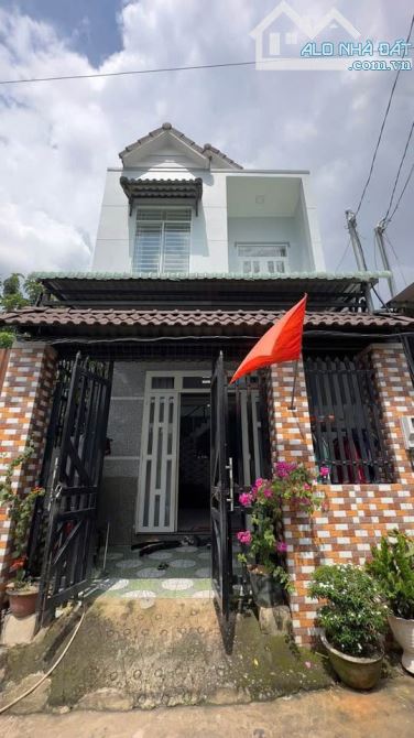 Kẹt tiền ! bán gấp căn nhà gần Cầu Vượt Củ Chi ( Đ. Hà Văn Lao )  102m2 -SHR- giá 890tr