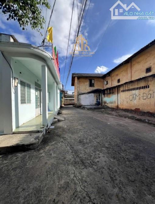 BÁN NHÀ HẺM NGUYỄN VĂN CỪ - GẦN VÒNG XOAY - DT:5,5x12m