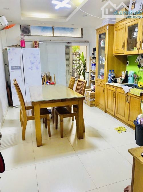NHÀ MẶT TIỀN KINH DOANH SẦM UẤT Đ. 3 THÁNG 2, Q.11, 49M2, 5TẦNG, 6PN, 5WC. GIÁ 17.5 TỶ TL.