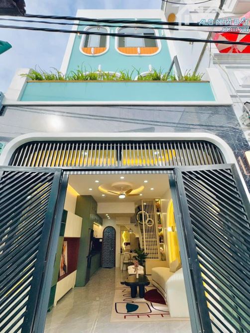 Sang nhượng nhà 68m2 xây 3 tầng đường Tôn Đản,Q4 giá 3tỷ100. Gần chợ 200. Hẻm 5m. Sổ sẵn