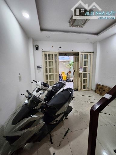 Phòng cho thuê Quận 4, gần trung tâm Quận 1 – giá chỉ 4.8 triệu/tháng