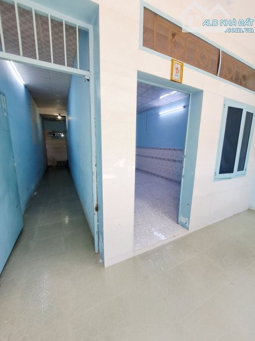 Bán nhà đối diện Bệnh Viện Bình Tân hẻm xe hơi 5m thông DT 53m2 ( 4.5 x 12 ) 2 tầng giá ch