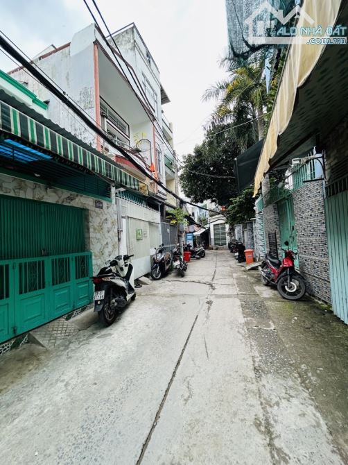 Bán nhà hẻm xe hơi huỳnh tấn phát Q7 DT: 4.2*15 giá 6toi5