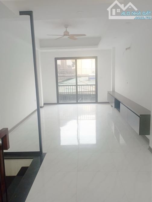 Bán nhà Phố Trạm - gara ô tô kinh doanh - 5 tầng - 60m - 13.5 tỷ