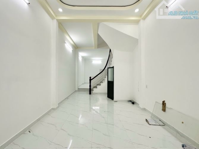 NHÀ HẺM XE HƠI NGAY VINCOM NGUYỄN XÍ, 55M2, CHỈ 8,98 TỶ