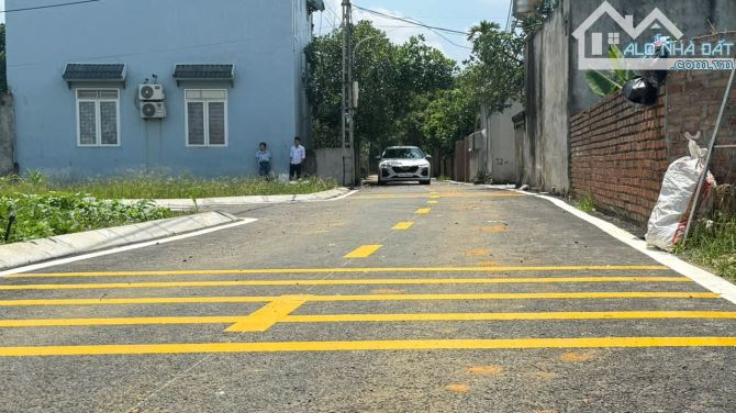 Lô góc 3 mặt tiền thôn 2 Phú Cát cách chợ 100m,UBND xã Phú cát 800m-  CNC- Ga Metro 5