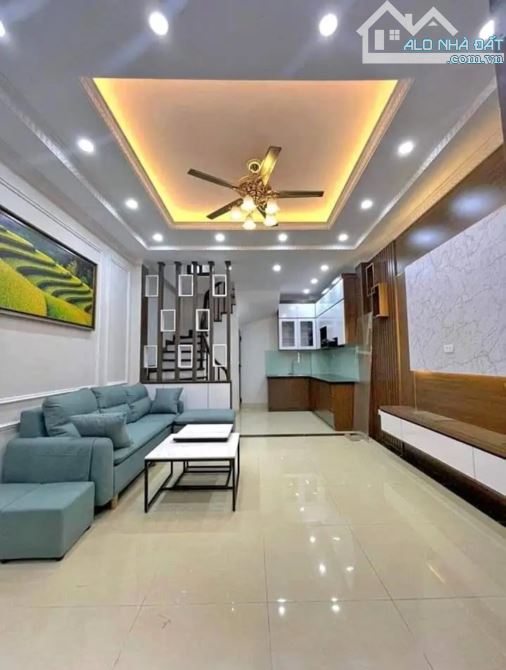 BÁN NHÀ BÁT KHỐI - Ô TÔ NHỎ ĐỖ CỬA - FULL NỘI THẤT SẲN Ở