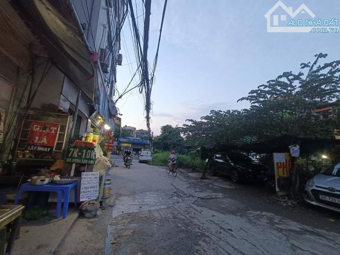 BÁN NHÀ TĂNG THIẾT GIÁP – THANG MÁY – Ô TÔ ĐỖ CỬA – 9 TỶ