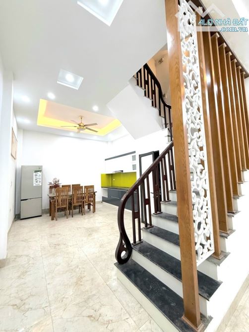 BÁN GẤP NHÀ ĐỊNH CÔNG THƯỢNG - VŨ TÔNG PHAN GẦN PHỐ 45M 4 TẦNG TRƯỚC NHÀ THOÁNG SÁNG