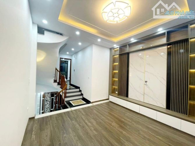 Nhà dân cần bán tại Mỗ Lao, Hà Đông, ô tô đỗ cửa, 50m2 5 tầng, giá 10.5 tỷ
