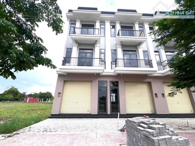 Cần Bán Gấp Nhà 1 Trệt 2 Lầu 1 Sân Thượng - 90m2 - 2tỷ5 thương lượng mạnh - SHR